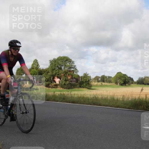 25.08.2024 - Elbe Triathlon Hamburg Fuchs,  Jonas http://msf.ph/oto/6824358 25.08.2024 10:05:02 Radfahren 460, 366, 517, 1851, 234 meine-sportfotos.de