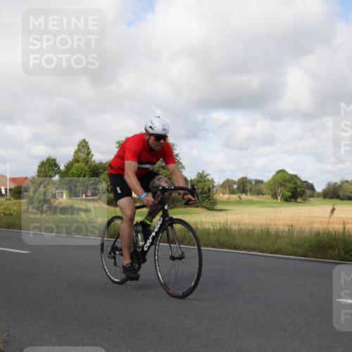 25.08.2024 - Elbe Triathlon Hamburg Fuchs,  Jonas http://msf.ph/oto/6824366 25.08.2024 10:05:01 Radfahren 460, 366, 517, 1851, 234 meine-sportfotos.de