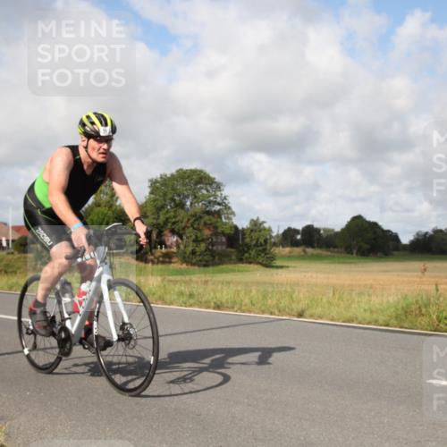 25.08.2024 - Elbe Triathlon Hamburg Fuchs,  Jonas http://msf.ph/oto/6824415 25.08.2024 10:04:09 Radfahren 487, 499, 393 meine-sportfotos.de
