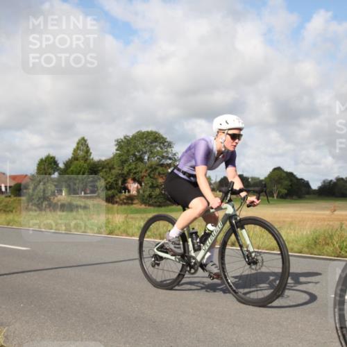 25.08.2024 - Elbe Triathlon Hamburg Fuchs,  Jonas http://msf.ph/oto/6824419 25.08.2024 10:04:07 Radfahren 487, 499, 393 meine-sportfotos.de