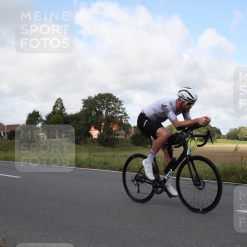 25.08.2024 - Elbe Triathlon Hamburg Fuchs,  Jonas http://msf.ph/oto/6824500 25.08.2024 10:03:28 Radfahren 323, 532, 488, 135, 286 meine-sportfotos.de