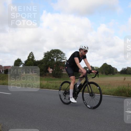 25.08.2024 - Elbe Triathlon Hamburg Fuchs,  Jonas http://msf.ph/oto/6824528 25.08.2024 10:02:46 Radfahren 520, 500, 512 meine-sportfotos.de