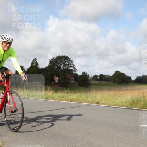 25.08.2024 - Elbe Triathlon Hamburg Fuchs,  Jonas http://msf.ph/oto/6824539 25.08.2024 10:02:33 Radfahren 468, 450, 312 meine-sportfotos.de