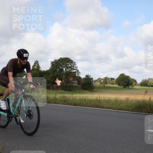 25.08.2024 - Elbe Triathlon Hamburg Fuchs,  Jonas http://msf.ph/oto/6824568 25.08.2024 10:02:07 Radfahren 221, 473, 418, 475 meine-sportfotos.de