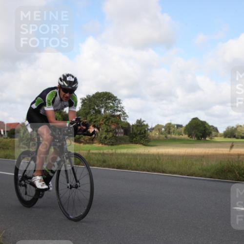 25.08.2024 - Elbe Triathlon Hamburg Fuchs,  Jonas http://msf.ph/oto/6824572 25.08.2024 10:02:04 Radfahren 221, 473, 418, 475 meine-sportfotos.de