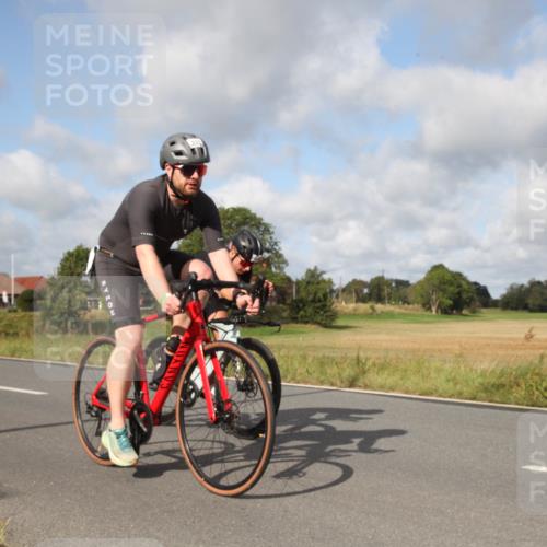 25.08.2024 - Elbe Triathlon Hamburg Fuchs,  Jonas http://msf.ph/oto/6824771 25.08.2024 09:58:56 Radfahren 469, 233, 446, 528, 220 meine-sportfotos.de