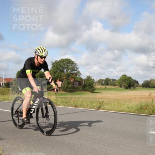 25.08.2024 - Elbe Triathlon Hamburg Fuchs,  Jonas http://msf.ph/oto/6824822 25.08.2024 09:58:07 Radfahren 317, 548, 470 meine-sportfotos.de