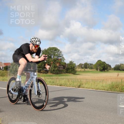 25.08.2024 - Elbe Triathlon Hamburg Fuchs,  Jonas http://msf.ph/oto/6824826 25.08.2024 09:57:51 Radfahren 376, 484, 264 meine-sportfotos.de