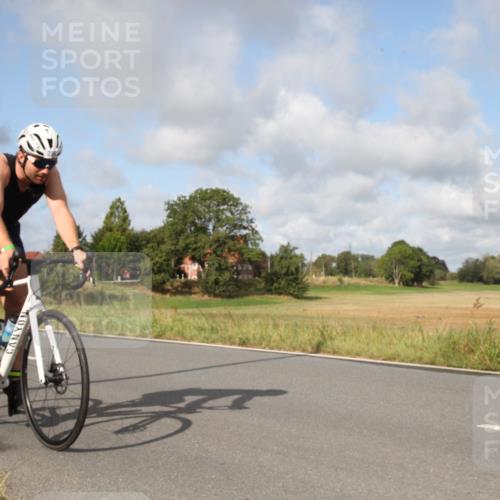 25.08.2024 - Elbe Triathlon Hamburg Fuchs,  Jonas http://msf.ph/oto/6824839 25.08.2024 09:57:41 Radfahren 485, 435, 236, 235, 267, 376 meine-sportfotos.de