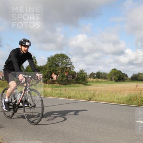 25.08.2024 - Elbe Triathlon Hamburg Fuchs,  Jonas http://msf.ph/oto/6824881 25.08.2024 09:56:52 Radfahren 421, 328, 200, 1850, 224, 396 meine-sportfotos.de