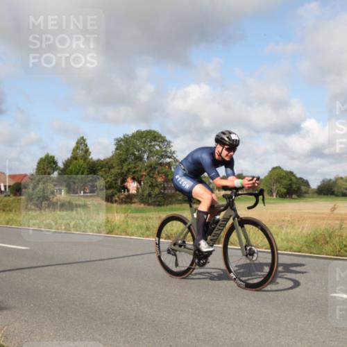 25.08.2024 - Elbe Triathlon Hamburg Fuchs,  Jonas http://msf.ph/oto/6824882 25.08.2024 09:56:50 Radfahren 421, 328, 200, 1850, 224, 396 meine-sportfotos.de