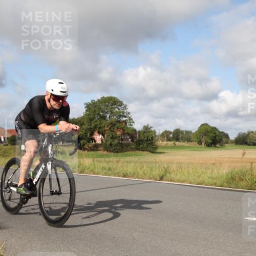 25.08.2024 - Elbe Triathlon Hamburg Fuchs,  Jonas http://msf.ph/oto/6824893 25.08.2024 09:56:39 Radfahren 210, 434, 327, 409, 300 meine-sportfotos.de