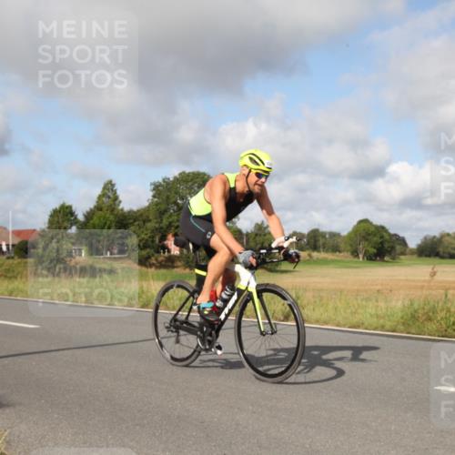 25.08.2024 - Elbe Triathlon Hamburg Fuchs,  Jonas http://msf.ph/oto/6824898 25.08.2024 09:56:37 Radfahren 210, 434, 327, 409, 300 meine-sportfotos.de