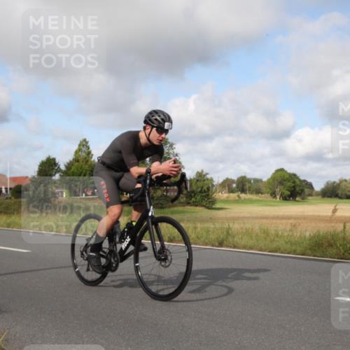 25.08.2024 - Elbe Triathlon Hamburg Fuchs,  Jonas http://msf.ph/oto/6824910 25.08.2024 09:56:25 Radfahren 452, 293, 261, 202, 370, 398 meine-sportfotos.de