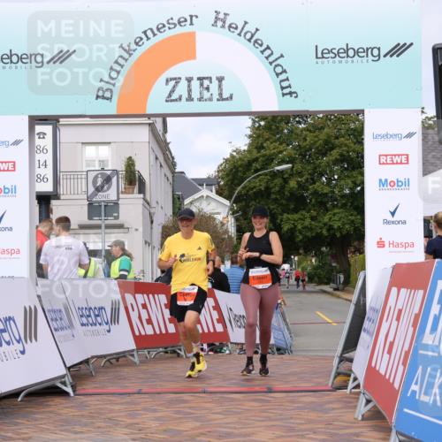25.08.2024 - 20. Blankeneser Heldenlauf Strokosch-Dieckow http://msf.ph/oto/6824976 25.08.2024 09:52:21 Ziel 203, 260, 261, 289 meine-sportfotos.de