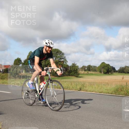 25.08.2024 - Elbe Triathlon Hamburg Fuchs,  Jonas http://msf.ph/oto/6824986 25.08.2024 09:55:03 Radfahren 534, 213, 295 meine-sportfotos.de