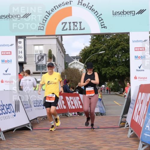 25.08.2024 - 20. Blankeneser Heldenlauf Strokosch-Dieckow http://msf.ph/oto/6825009 25.08.2024 09:52:22 Ziel 203, 260, 261, 289 meine-sportfotos.de