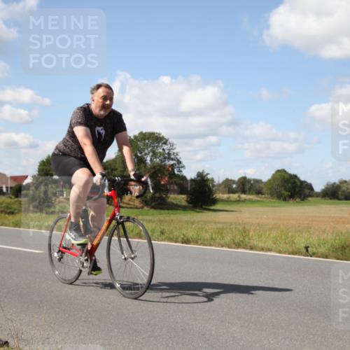 25.08.2024 - Elbe Triathlon Hamburg Fuchs,  Jonas http://msf.ph/oto/6825130 25.08.2024 12:18:52 Radfahren  meine-sportfotos.de