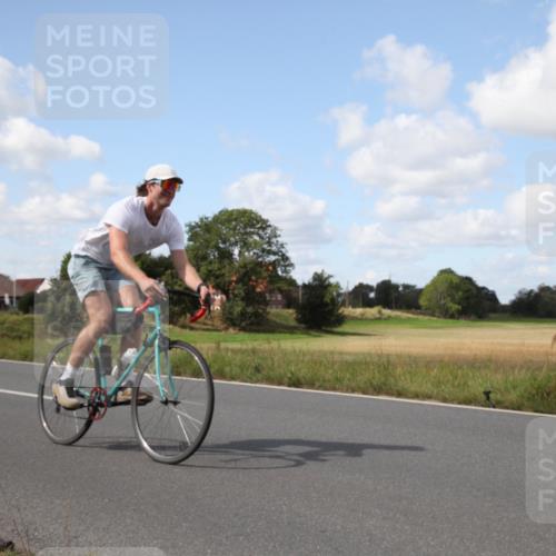25.08.2024 - Elbe Triathlon Hamburg Fuchs,  Jonas http://msf.ph/oto/6825135 25.08.2024 12:11:58 Radfahren  meine-sportfotos.de