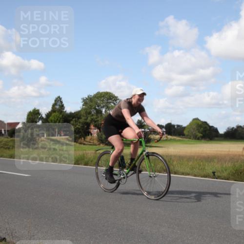 25.08.2024 - Elbe Triathlon Hamburg Fuchs,  Jonas http://msf.ph/oto/6825138 25.08.2024 12:11:58 Radfahren  meine-sportfotos.de
