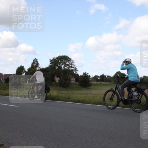 25.08.2024 - Elbe Triathlon Hamburg Fuchs,  Jonas http://msf.ph/oto/6825149 25.08.2024 12:08:48 Radfahren  meine-sportfotos.de