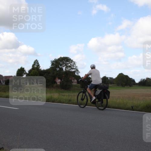 25.08.2024 - Elbe Triathlon Hamburg Fuchs,  Jonas http://msf.ph/oto/6825151 25.08.2024 12:08:47 Radfahren  meine-sportfotos.de
