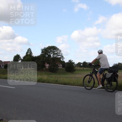 25.08.2024 - Elbe Triathlon Hamburg Fuchs,  Jonas http://msf.ph/oto/6825160 25.08.2024 12:08:47 Radfahren  meine-sportfotos.de