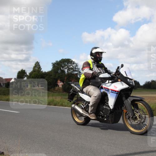 25.08.2024 - Elbe Triathlon Hamburg Fuchs,  Jonas http://msf.ph/oto/6825162 25.08.2024 12:02:56 Radfahren  meine-sportfotos.de
