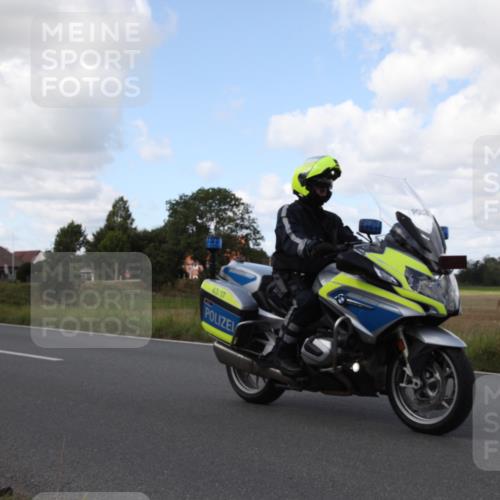 25.08.2024 - Elbe Triathlon Hamburg Fuchs,  Jonas http://msf.ph/oto/6825164 25.08.2024 12:02:18 Radfahren  meine-sportfotos.de