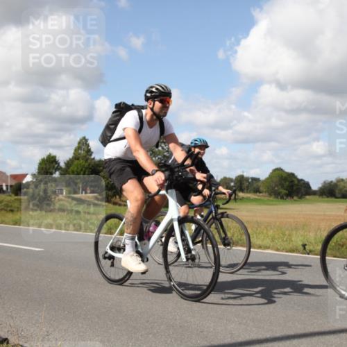 25.08.2024 - Elbe Triathlon Hamburg Fuchs,  Jonas http://msf.ph/oto/6825167 25.08.2024 11:59:32 Radfahren  meine-sportfotos.de