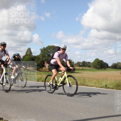 25.08.2024 - Elbe Triathlon Hamburg Fuchs,  Jonas http://msf.ph/oto/6825173 25.08.2024 11:59:31 Radfahren  meine-sportfotos.de