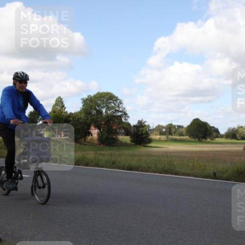25.08.2024 - Elbe Triathlon Hamburg Fuchs,  Jonas http://msf.ph/oto/6825430 25.08.2024 11:52:48 Radfahren  meine-sportfotos.de