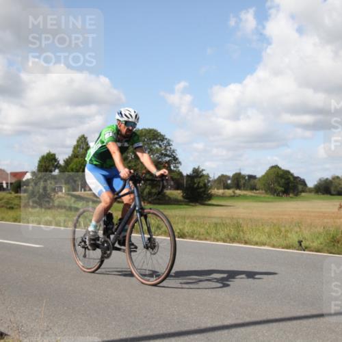 25.08.2024 - Elbe Triathlon Hamburg Fuchs,  Jonas http://msf.ph/oto/6825436 25.08.2024 11:50:29 Radfahren  meine-sportfotos.de