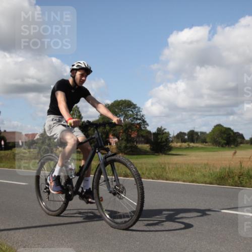 25.08.2024 - Elbe Triathlon Hamburg Fuchs,  Jonas http://msf.ph/oto/6825578 25.08.2024 11:42:10 Radfahren 1604 meine-sportfotos.de