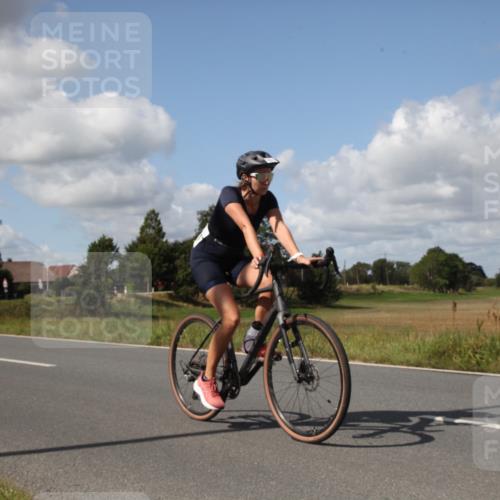 25.08.2024 - Elbe Triathlon Hamburg Fuchs,  Jonas http://msf.ph/oto/6825580 25.08.2024 11:38:54 Radfahren 1671 meine-sportfotos.de