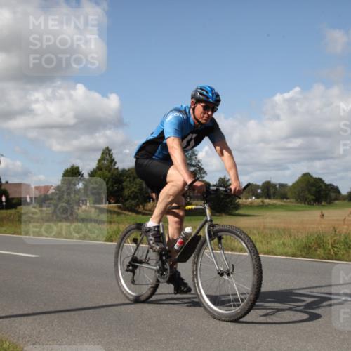 25.08.2024 - Elbe Triathlon Hamburg Fuchs,  Jonas http://msf.ph/oto/6825589 25.08.2024 11:36:59 Radfahren  meine-sportfotos.de