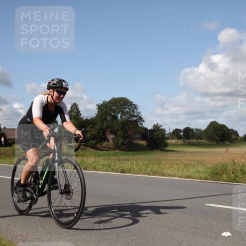 25.08.2024 - Elbe Triathlon Hamburg Fuchs,  Jonas http://msf.ph/oto/6825731 25.08.2024 11:22:37 Radfahren 1601, 1667, 1696, 1679, 1612 meine-sportfotos.de