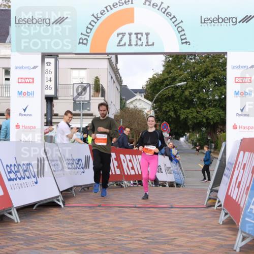 25.08.2024 - 20. Blankeneser Heldenlauf Strokosch-Dieckow http://msf.ph/oto/6825741 25.08.2024 09:53:14 Ziel 225, 226 meine-sportfotos.de