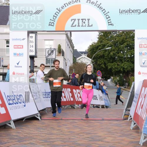 25.08.2024 - 20. Blankeneser Heldenlauf Strokosch-Dieckow http://msf.ph/oto/6825758 25.08.2024 09:53:14 Ziel 225, 226 meine-sportfotos.de