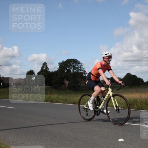 25.08.2024 - Elbe Triathlon Hamburg Fuchs,  Jonas http://msf.ph/oto/6825768 25.08.2024 11:20:40 Radfahren 1720, 1697, 1588 meine-sportfotos.de