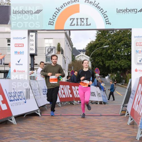 25.08.2024 - 20. Blankeneser Heldenlauf Strokosch-Dieckow http://msf.ph/oto/6825773 25.08.2024 09:53:15 Ziel 225, 226 meine-sportfotos.de