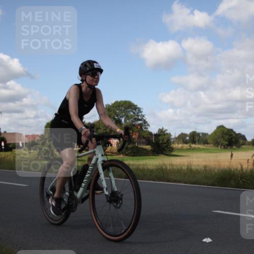 25.08.2024 - Elbe Triathlon Hamburg Fuchs,  Jonas http://msf.ph/oto/6825862 25.08.2024 11:17:17 Radfahren 1503, 1692, 1694 meine-sportfotos.de
