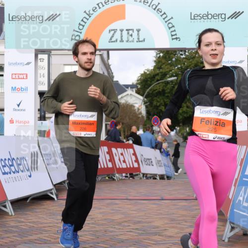 25.08.2024 - 20. Blankeneser Heldenlauf Strokosch-Dieckow http://msf.ph/oto/6825910 25.08.2024 09:53:16 Ziel 225, 226 meine-sportfotos.de