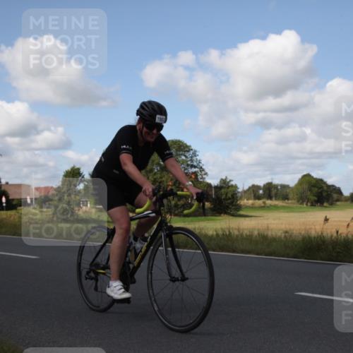 25.08.2024 - Elbe Triathlon Hamburg Fuchs,  Jonas http://msf.ph/oto/6825988 25.08.2024 11:12:01 Radfahren 1553 meine-sportfotos.de