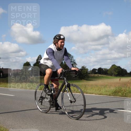 25.08.2024 - Elbe Triathlon Hamburg Fuchs,  Jonas http://msf.ph/oto/6826008 25.08.2024 11:10:56 Radfahren 1556, 1423, 1514 meine-sportfotos.de