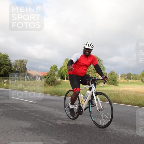 25.08.2024 - Elbe Triathlon Hamburg Fuchs,  Jonas http://msf.ph/oto/6826038 25.08.2024 08:08:31 Radfahren  meine-sportfotos.de