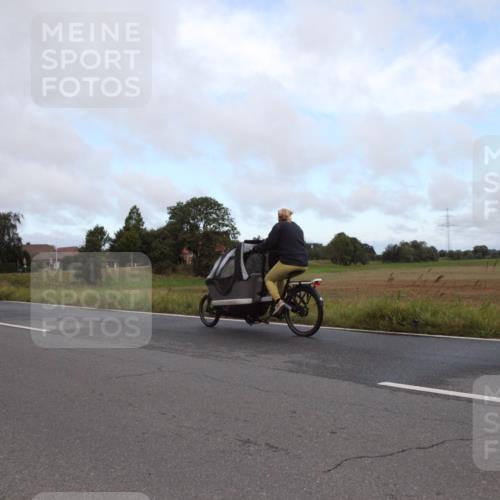 25.08.2024 - Elbe Triathlon Hamburg Fuchs,  Jonas http://msf.ph/oto/6826082 25.08.2024 08:27:00 Radfahren  meine-sportfotos.de