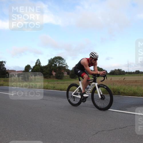 25.08.2024 - Elbe Triathlon Hamburg Fuchs,  Jonas http://msf.ph/oto/6826085 25.08.2024 08:34:22 Radfahren 85 meine-sportfotos.de