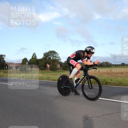 25.08.2024 - Elbe Triathlon Hamburg Fuchs,  Jonas http://msf.ph/oto/6826095 25.08.2024 08:36:30 Radfahren 65 meine-sportfotos.de
