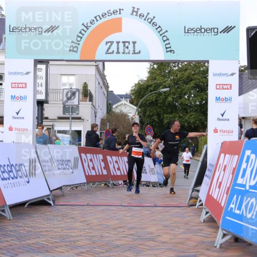 25.08.2024 - 20. Blankeneser Heldenlauf Strokosch-Dieckow http://msf.ph/oto/6826186 25.08.2024 09:54:21 Ziel 229, 230 meine-sportfotos.de